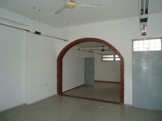 Foto 5 de AVENIDA, HERMOSO LOCAL A UNA CUADRA DEL DINO R-20.