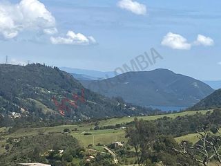 Vendo Casa Campestre en Lote de 10.000 m2 en la Calera Vereda El Hato-9236