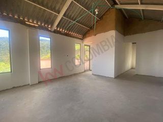 Vendo Casa Campestre en Lote de 10.000 m2 en la Calera Vereda El Hato-9236