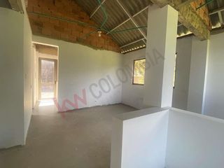 Vendo Casa Campestre en Lote de 10.000 m2 en la Calera Vereda El Hato-9236