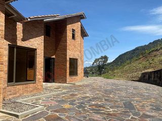 Vendo Casa Campestre en Lote de 10.000 m2 en la Calera Vereda El Hato-9236