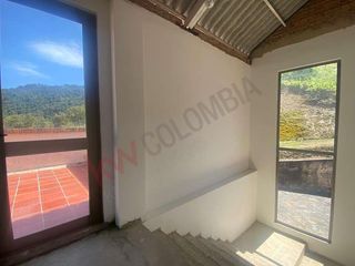 Vendo Casa Campestre en Lote de 10.000 m2 en la Calera Vereda El Hato-9236