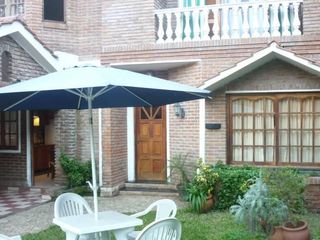 Foto 2 de Hermosa casa en alquiler temporario en Barrio Los Aromos - ROLDAN - FUNES.