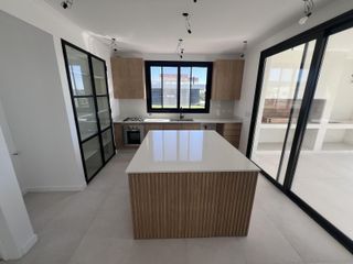 Foto 10 de Venta Casa 4 dormitorios en  Santa Ana