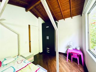 Casa Remodelada en unidad cerrada Loma de Los Bernal