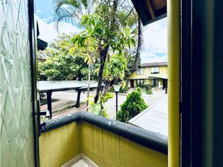 Casa Remodelada en unidad cerrada Loma de Los Bernal