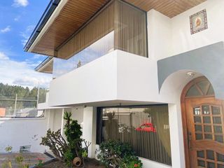 Foto 2 de Venta departamento 3 dormitorios, Urb. Las Bromelias, sector Monteserrin.