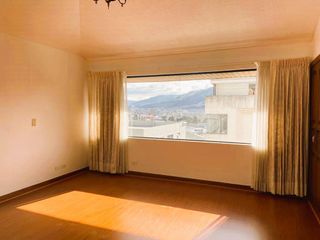 Foto 4 de Venta departamento 3 dormitorios, Urb. Las Bromelias, sector Monteserrin.