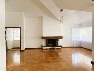 Foto 1 de Venta departamento 3 dormitorios, Urb. Las Bromelias, sector Monteserrin.