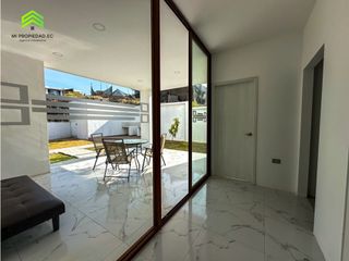 Foto 9 de CASA EN VENTA EN EXCLUSIVA URBANIZACIÓN MARINA BLUE, MANTA