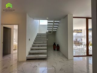Foto 17 de CASA EN VENTA EN EXCLUSIVA URBANIZACIÓN MARINA BLUE, MANTA