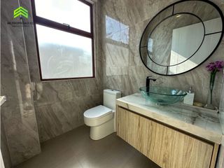 Foto 14 de CASA EN VENTA EN EXCLUSIVA URBANIZACIÓN MARINA BLUE, MANTA