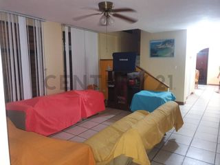 Foto 5 de Vendo Casa Grande junto al mar, Independiente, Piscina, 4 Dormitorios en Tonsupa