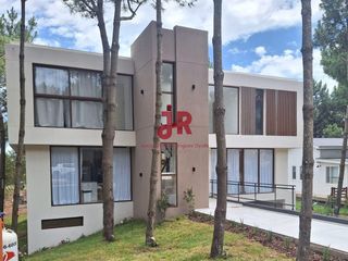 Foto 2 de CODIGO 706 - Casa en alquiler - Costa Esmeralda - PILETA CLIMATIZADA