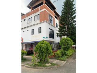 Foto 2 de Venta de casa con apartamentos y locales rentando barrio Caney