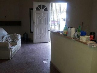 Foto 3 de CASA EN ESQUINA CON POSIBILIDADES COMERCIALES