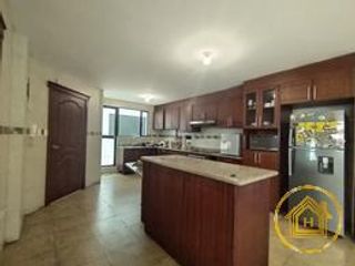 Foto 9 de OPORTUNIDAD Venta de Departamento Duplex de 4 dorm, jardín y bodega, Ponceano Alto norte/Quito.
