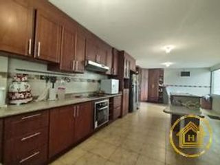Foto 1 de OPORTUNIDAD Venta de Departamento Duplex de 4 dorm, jardín y bodega, Ponceano Alto norte/Quito.