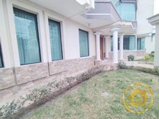 Foto 2 de OPORTUNIDAD Venta de Departamento Duplex de 4 dorm, jardín y bodega, Ponceano Alto norte/Quito.