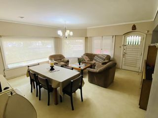 Foto 4 de VENTA |  CHALET DE 3 AMB CON DEPENDENCIA  Y SEGUNDA PROPIEDAD| BARRIO CHAUVÍN