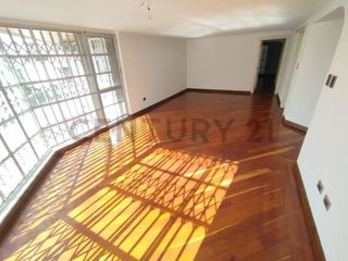 Foto 2 de En Venta Departamento de 4 Hab. Jardines del Batan, La granados Quito