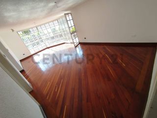 Foto 3 de En Venta Departamento de 4 Hab. Jardines del Batan, La granados Quito