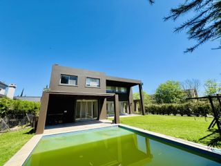 Foto 7 de CASA 5 CUARTOS EN NORDELTA CASTORES