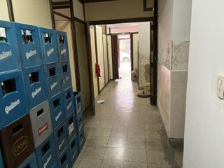 Foto 10 de Local 92mts 2 baños T/destino a 100mts Av Saenz