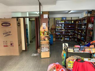 Foto 4 de Local 92mts 2 baños T/destino a 100mts Av Saenz