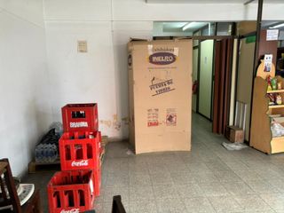 Foto 7 de Local 92mts 2 baños T/destino a 100mts Av Saenz
