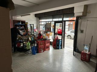 Foto 16 de Local 92mts 2 baños T/destino a 100mts Av Saenz