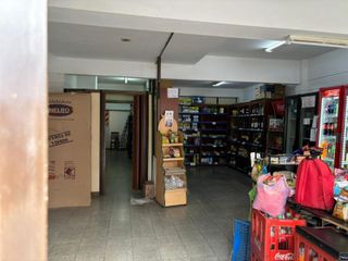 Foto 2 de Local 92mts 2 baños T/destino a 100mts Av Saenz