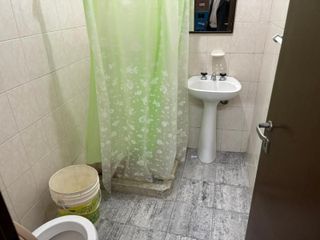 Foto 15 de Local 92mts 2 baños T/destino a 100mts Av Saenz