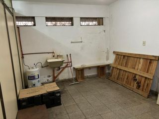 Foto 9 de Local 92mts 2 baños T/destino a 100mts Av Saenz