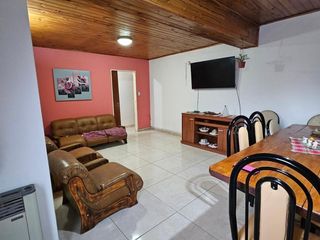 Foto 2 de CASA CON PILETA EN VENTA, SAN CAYETANO, GRAL ROCA