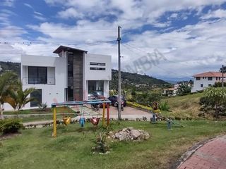 Foto 2 de Moderna Casa Campestre en Venta (condominio) - Silvania- Cundinamarca