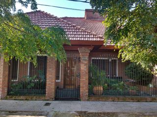 Foto 2 de Casa en venta - 3 Dormitorios 2 Baños - 283Mts2 - La Plata [FINANCIADO]