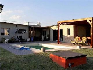 Foto 2 de Casa en venta - 3 dormitorios 3 baños 2 cocheras - 220mts2 - Los Talas