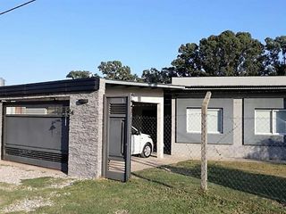 Foto 1 de Casa en venta - 3 dormitorios 3 baños 2 cocheras - 220mts2 - Los Talas