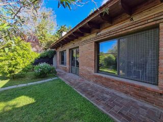 Foto 2 de Casa en venta - 3 Dormitorios 2 Baños - 660Mts2 - Manuel B. Gonnet