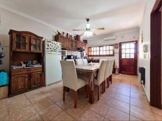 Foto 4 de Casa en venta - 3 Dormitorios 2 Baños - 660Mts2 - Manuel B. Gonnet