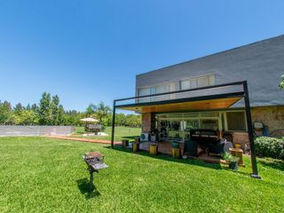 Foto 4 de Casa en venta - 4 dormitorios 3 baños - 276mts2 - Haras del Sur II, La Plata [FINANCIADA]