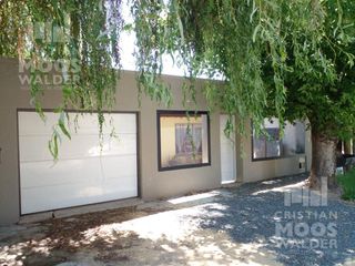 Foto 1 de Casa  de 5 ambientes  En Venta - Ingeniero Maschwitz