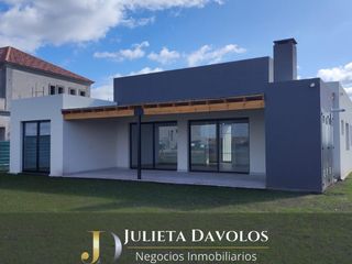 Foto 2 de Casa en  Venta 5 Ambientes Puertos del lago Barrio Riberas-Escobar-Maschwitz