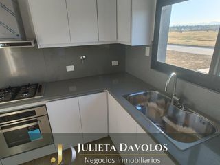 Foto 4 de Casa en  Venta 5 Ambientes Puertos del lago Barrio Riberas-Escobar-Maschwitz