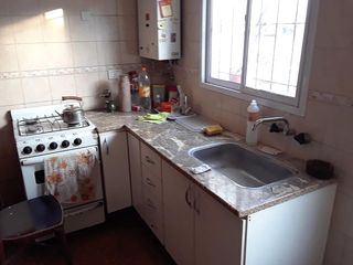 Foto 3 de Casa en venta - 3 dormitorios 2 baños - Cocheras - 130 mts2 - Los Hornos, La Plata
