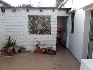 Foto 9 de Casa en venta - 3 dormitorios 2 baños - Cocheras - 130 mts2 - Los Hornos, La Plata