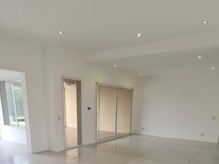 Foto 18 de Casa en VENTA San Isidro Labrador - 5 ambientes con dependencia de servicio