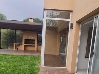 Foto 24 de Casa en VENTA San Isidro Labrador - 5 ambientes con dependencia de servicio