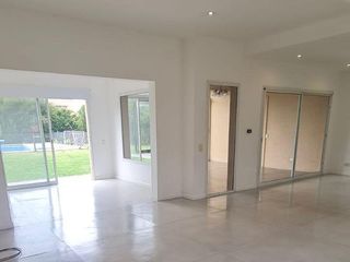 Foto 12 de Casa en VENTA San Isidro Labrador - 5 ambientes con dependencia de servicio